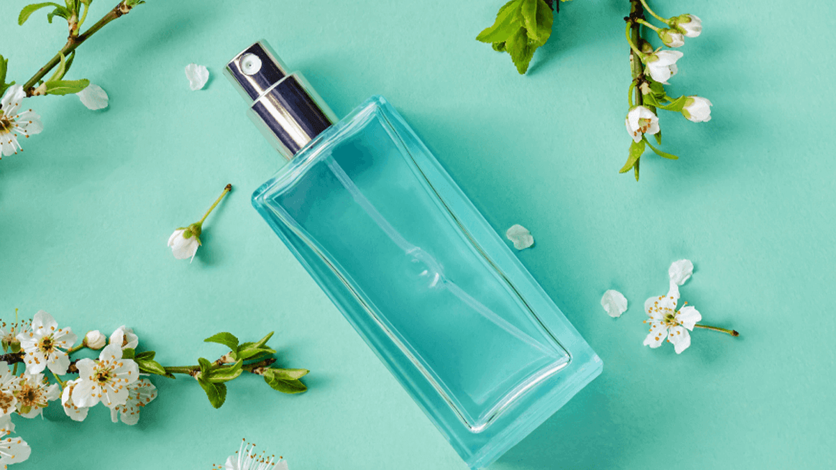 Ako si vybrať parfum na jar: svieže vône pre prebúdzajúcu sa prírodu.